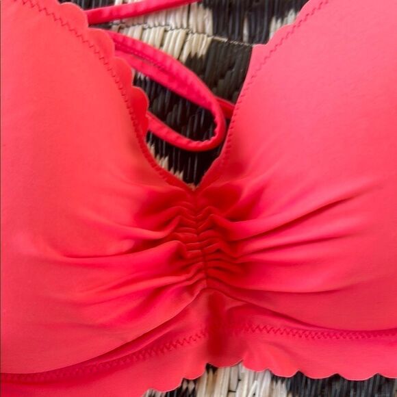 Victoria's Secret Pink Scalloped Bikini Top   E - Picture 7 of 7